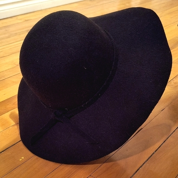 Elegant Black Women's Hat - Picture 5 of 6